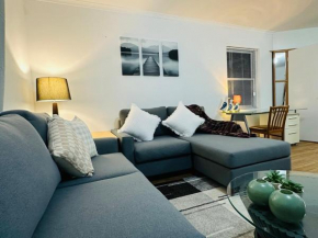 Executive CBD Apartment-Spacious & Modern Comforts